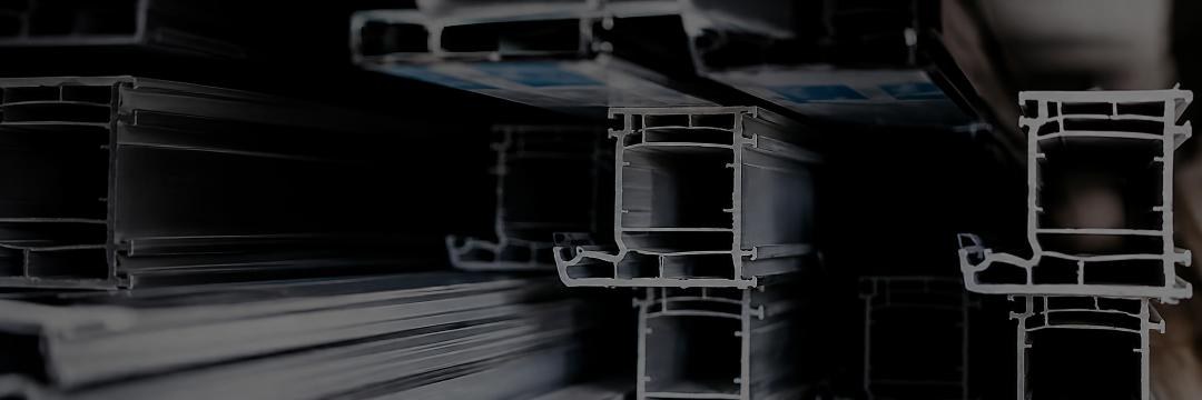 Coupe transversale d'un profilé de fenêtre en PVC