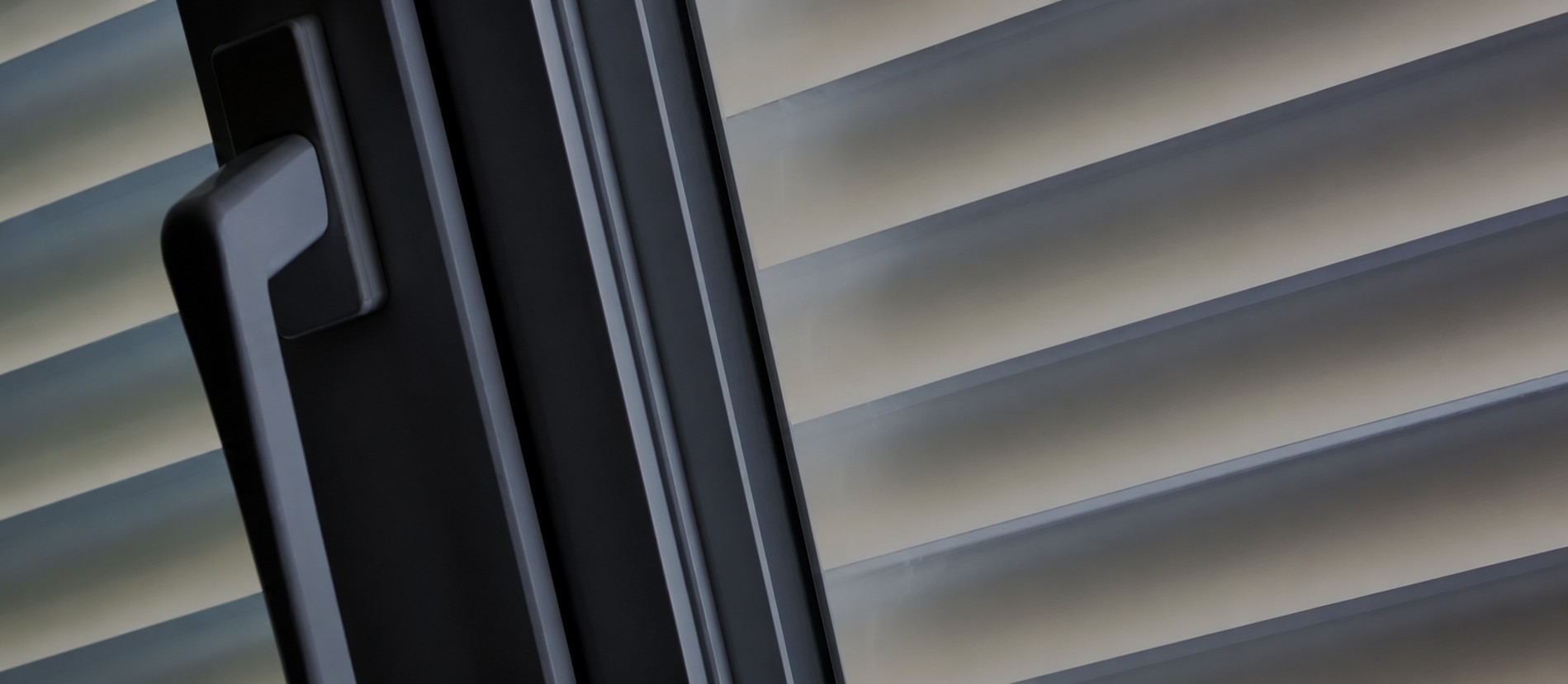 Détail d'un volet roulant en aluminium