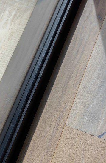 Détail du rail de fenêtre coulissante en aluminium