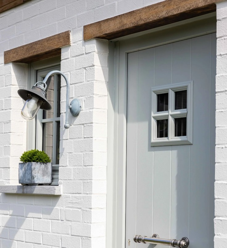 Porte d'entrée en PVC gris agate avec petit-bois