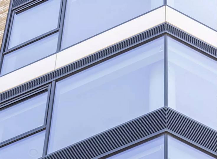 Grilles de ventilation sur mesure - façade vitrée