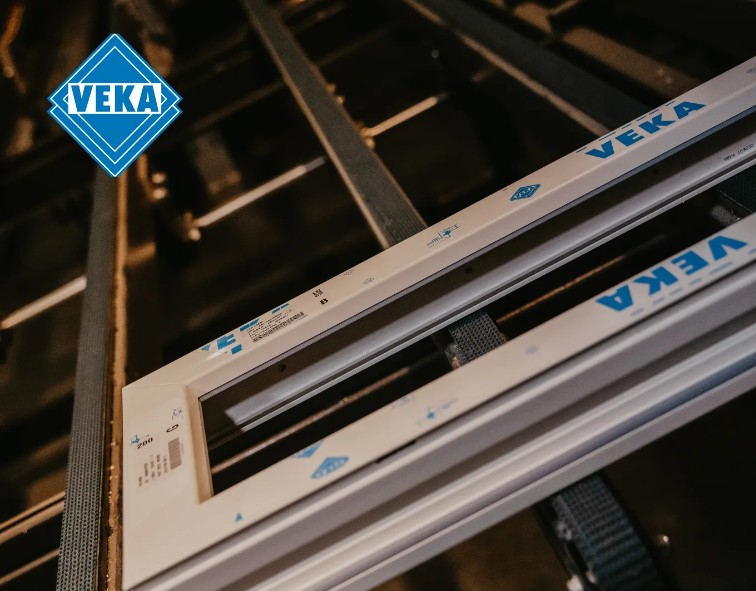 Profilé PVC VEKA sur ligne de production