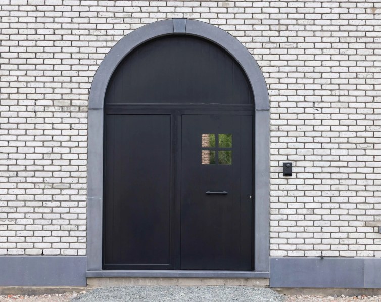 Porte d'entrée en aluminium noir avec arche