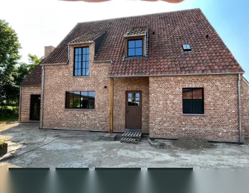 Rénovation de fenêtres et porte en aluminium - maison en briques